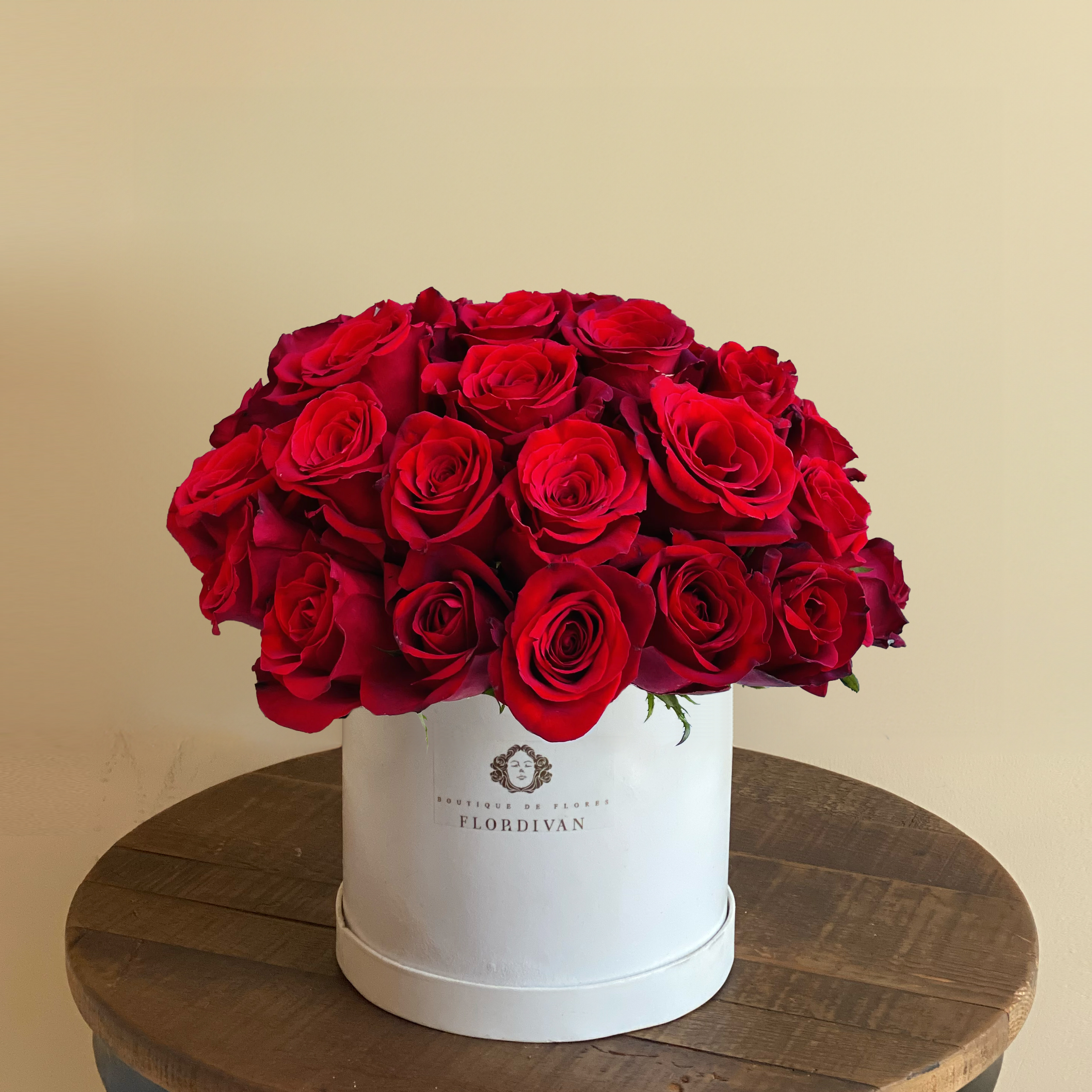 flordivan-caja-redonda-rosas-rojas