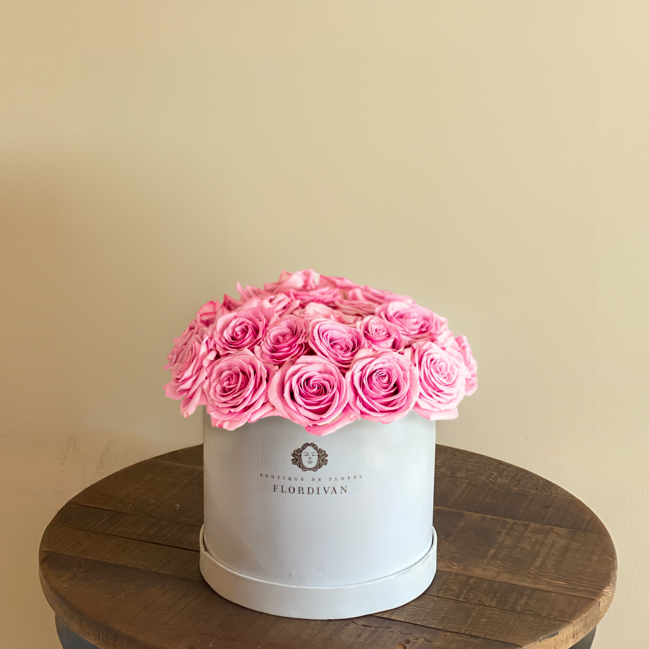 flordivan-caja-redonda-rosas-rosa