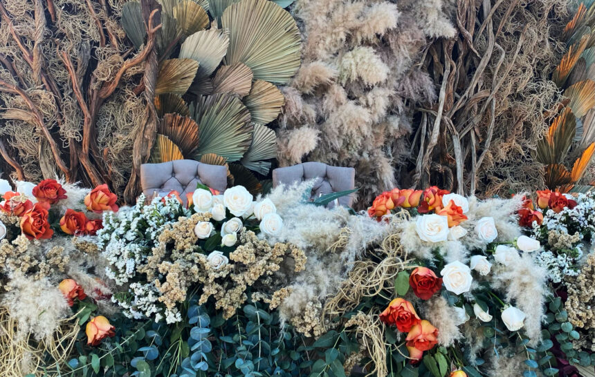 mesa de novios con flores naturales