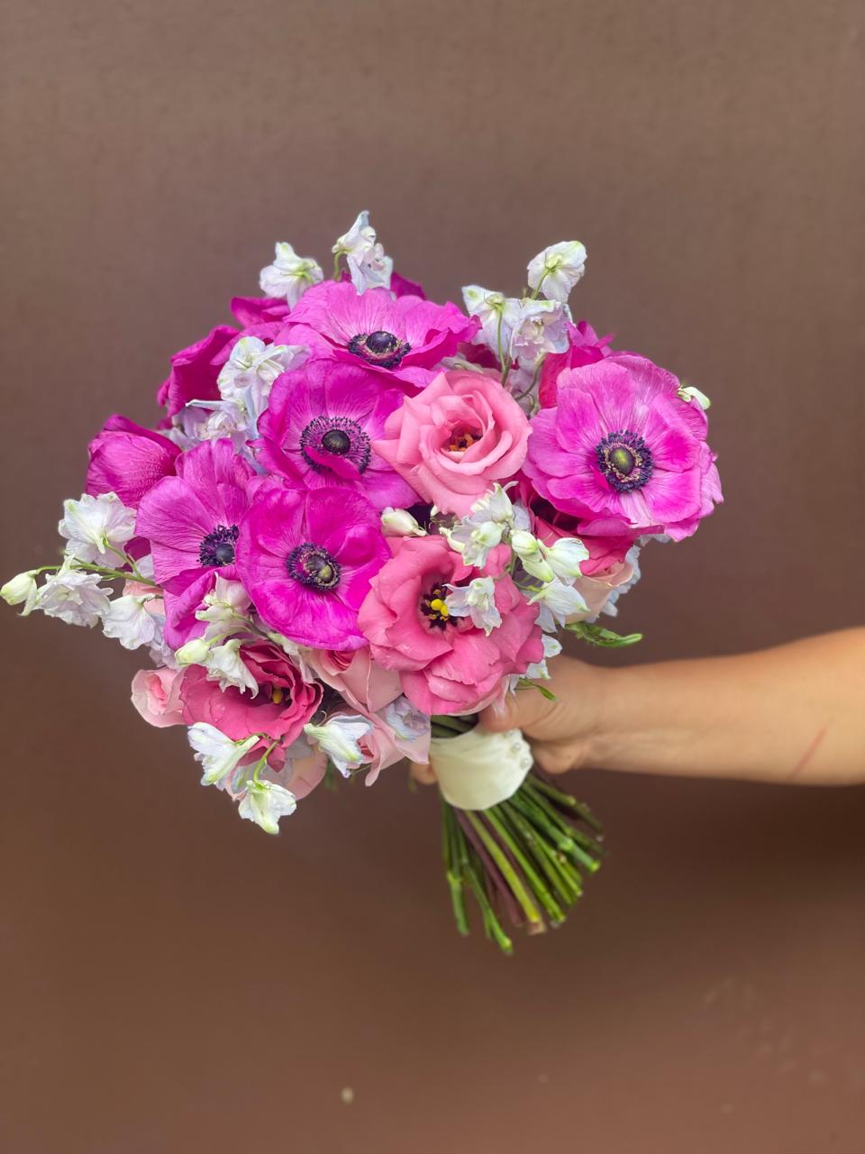 ramo de novia con rosas y amapolas